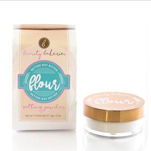 2 for $15🌺 NWT "beauty bakerie" Flour Setting Powder